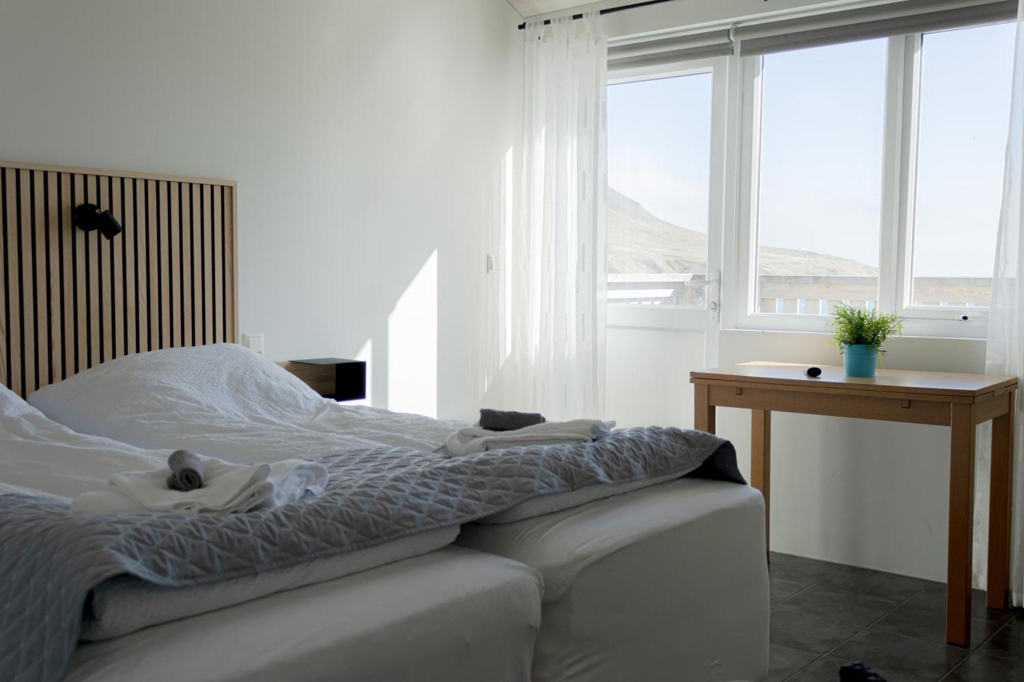 Urdartindur Guesthouse And Cottages Northurfjorthur Экстерьер фото