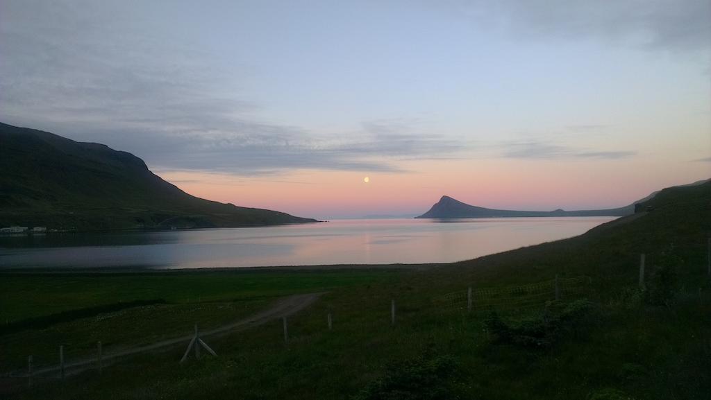 Urdartindur Guesthouse And Cottages Northurfjorthur Экстерьер фото